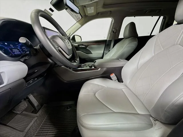 Certified Used 2025 CELESTIAL SILVER Toyota  image 21