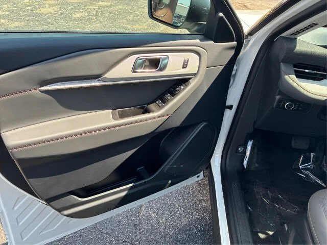 New 2026 Star White Metallic Tri-Coat Ford Active image 41