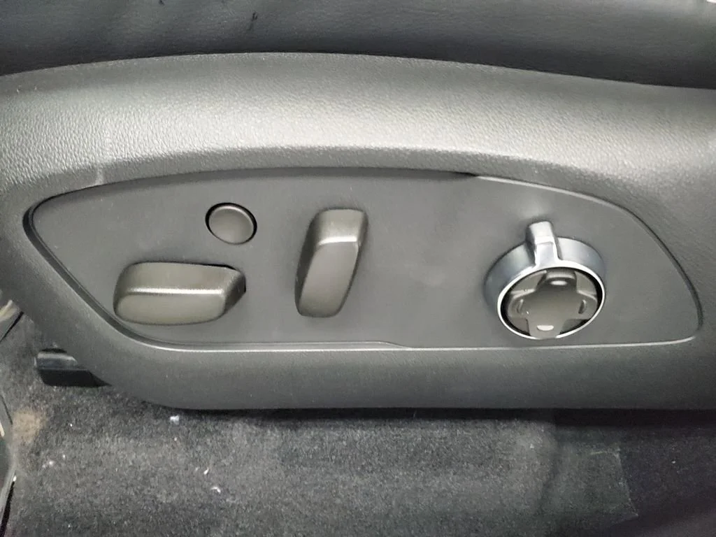 2026 GMC Acadia Denali Ultimate - Photo 8