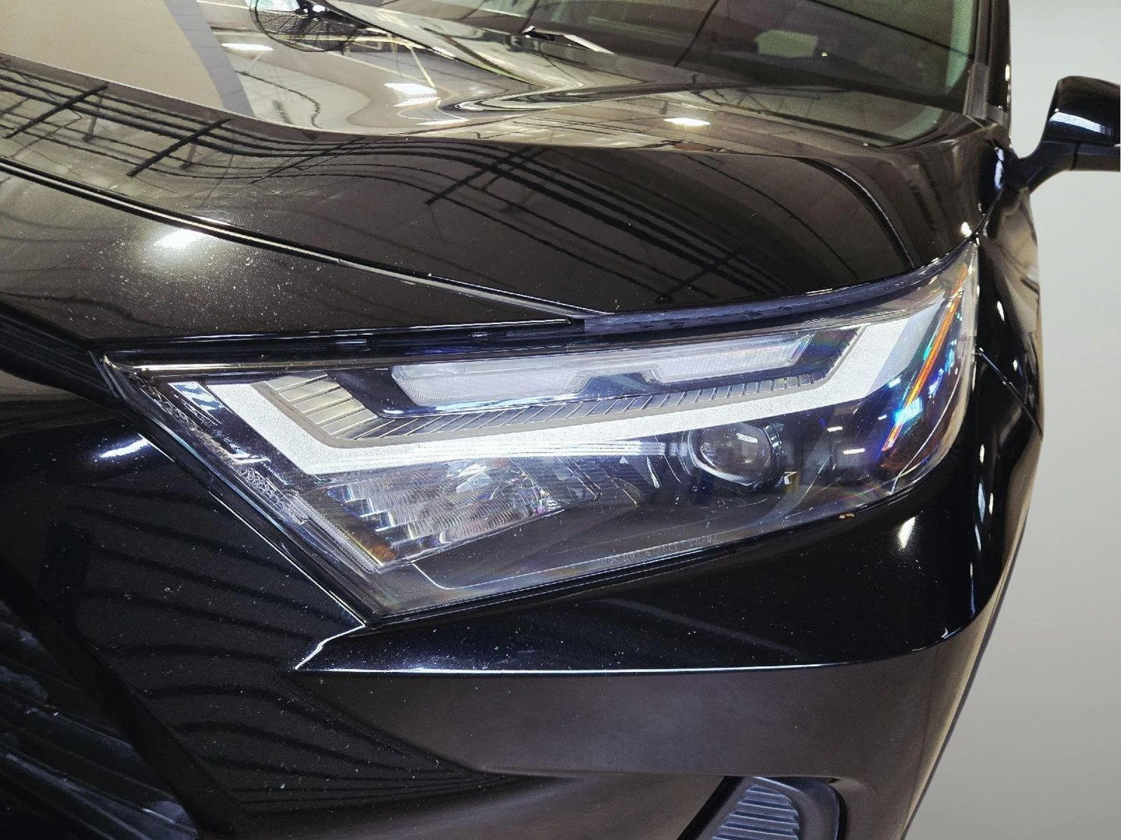 Used 2022 Midnight Black Metallic Toyota Hybrid XLE image 45