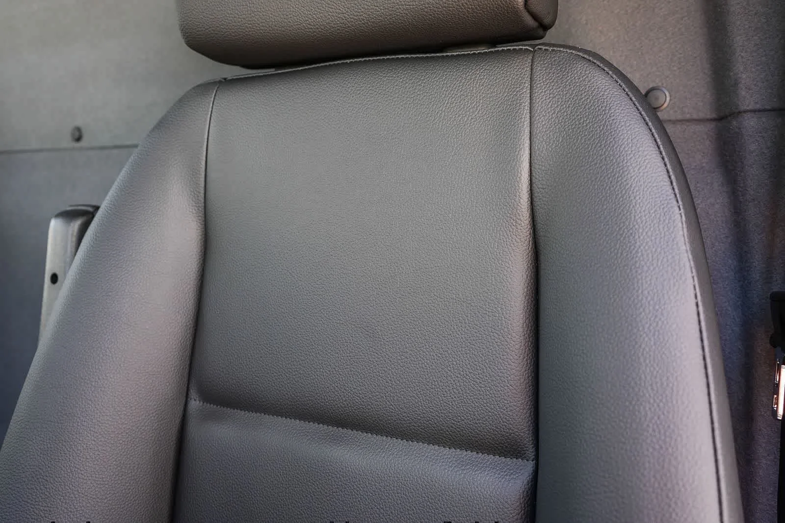 New 2025 Arctic+White Mercedes-Benz Cargo 170WB High Roof 113kW Battery RWD HO Motor image 31