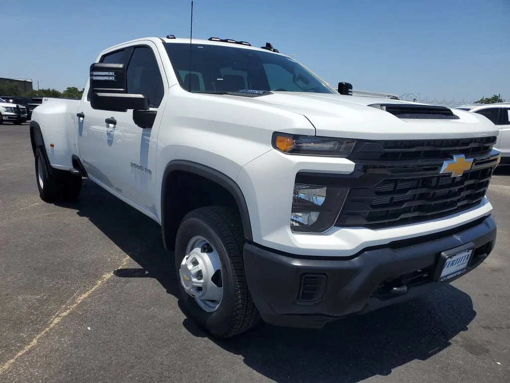 New 2026 Summit White Chevrolet WT image 21