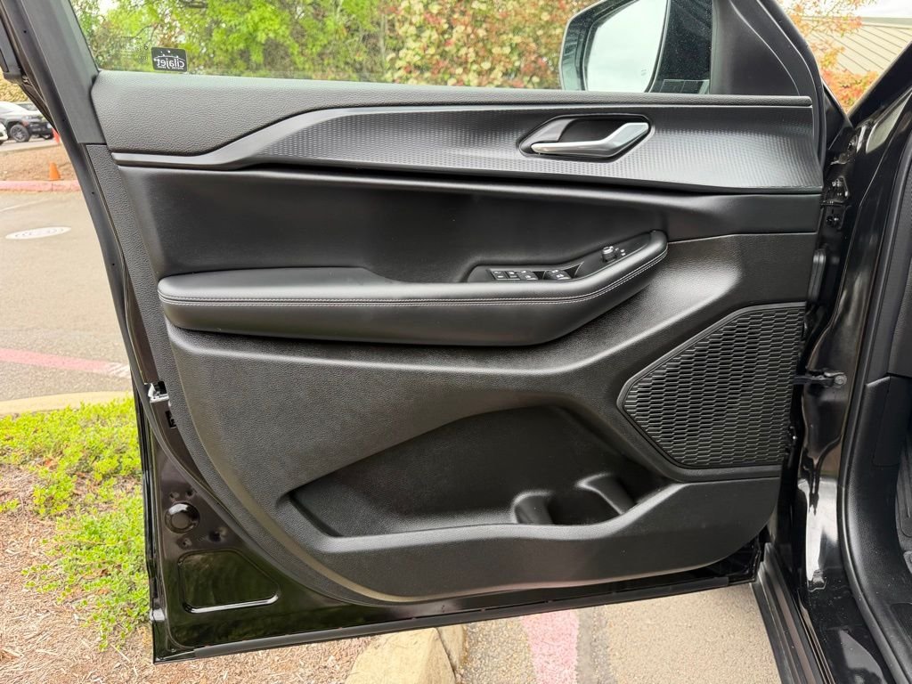 Used 2025 Black Jeep Altitude X image 11