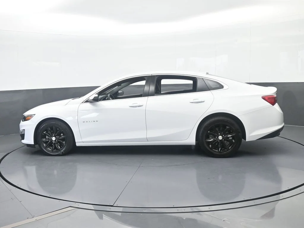 Used 2024 Summit White Chevrolet LT image 2