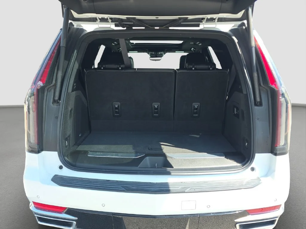 Used 2022 CRYSTAL WHITE TRICOAT Cadillac Premium Luxury image 17