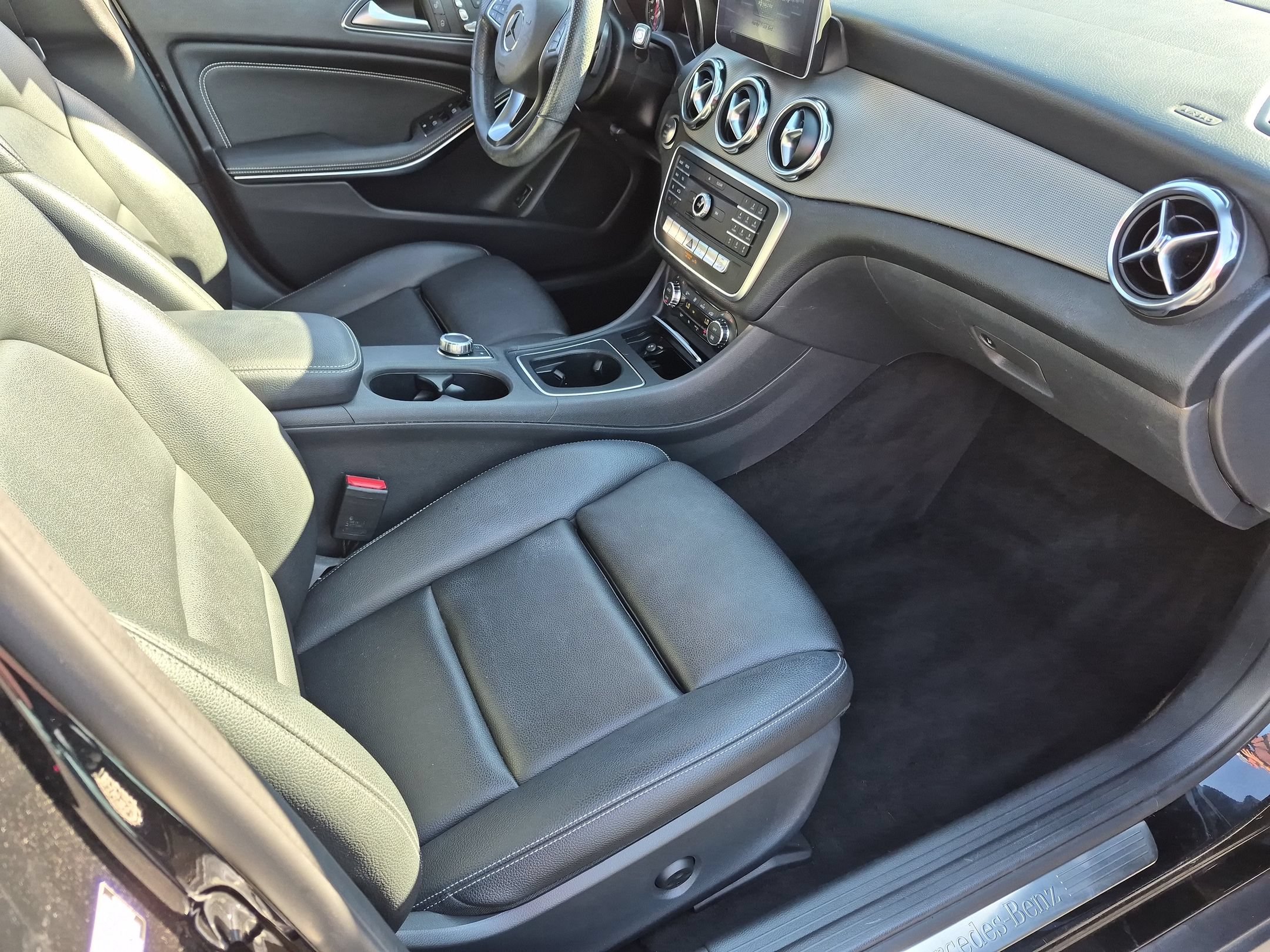 Used 2019 Cosmos Black Metallic Mercedes-Benz GLA 250 image 34