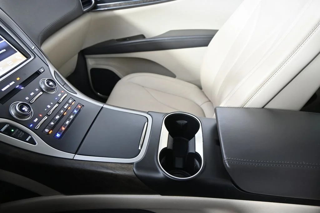Used 2016 Black Lincoln Reserve image 33