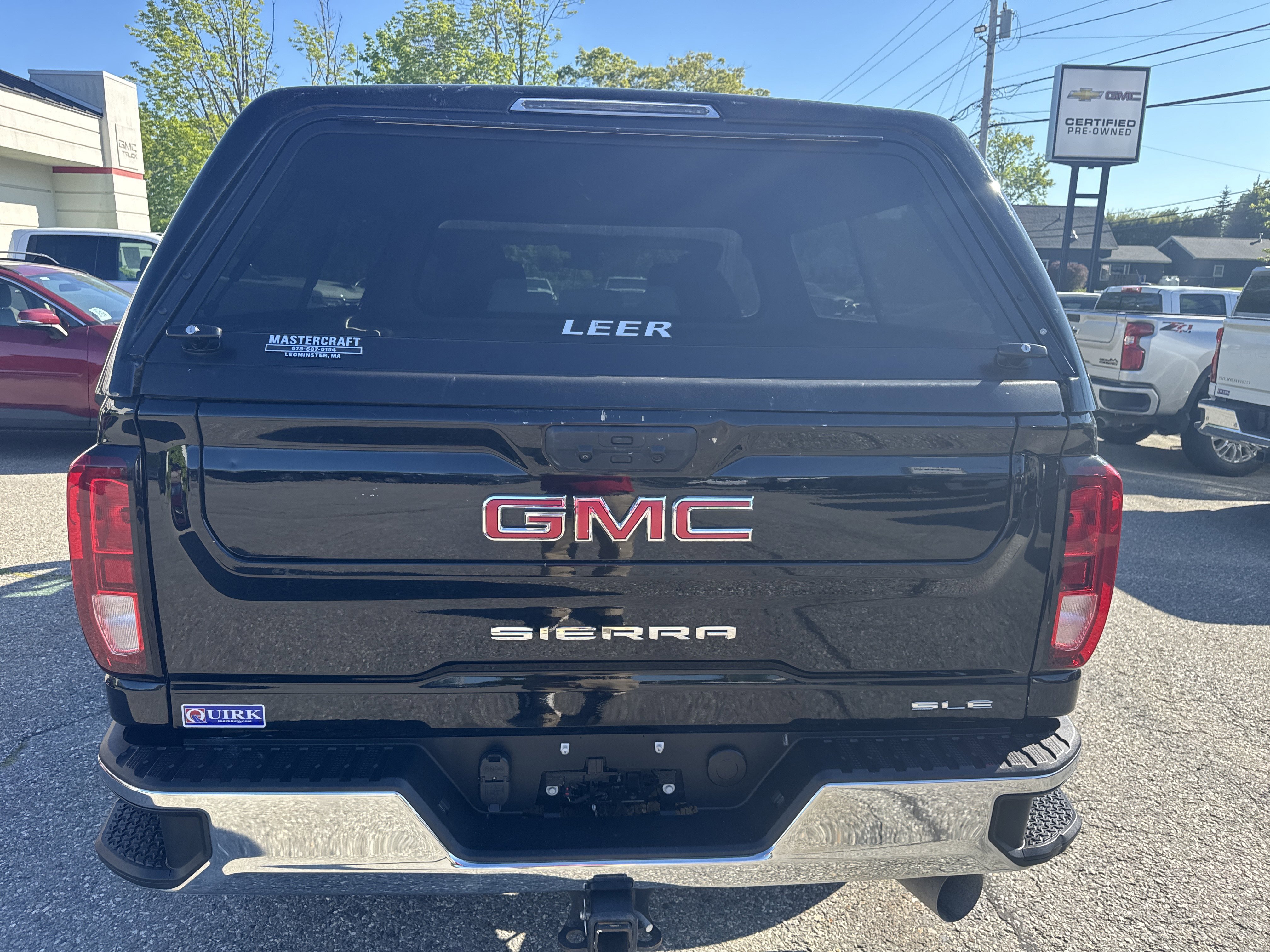Used 2024 Onyx Black GMC SLE image 8