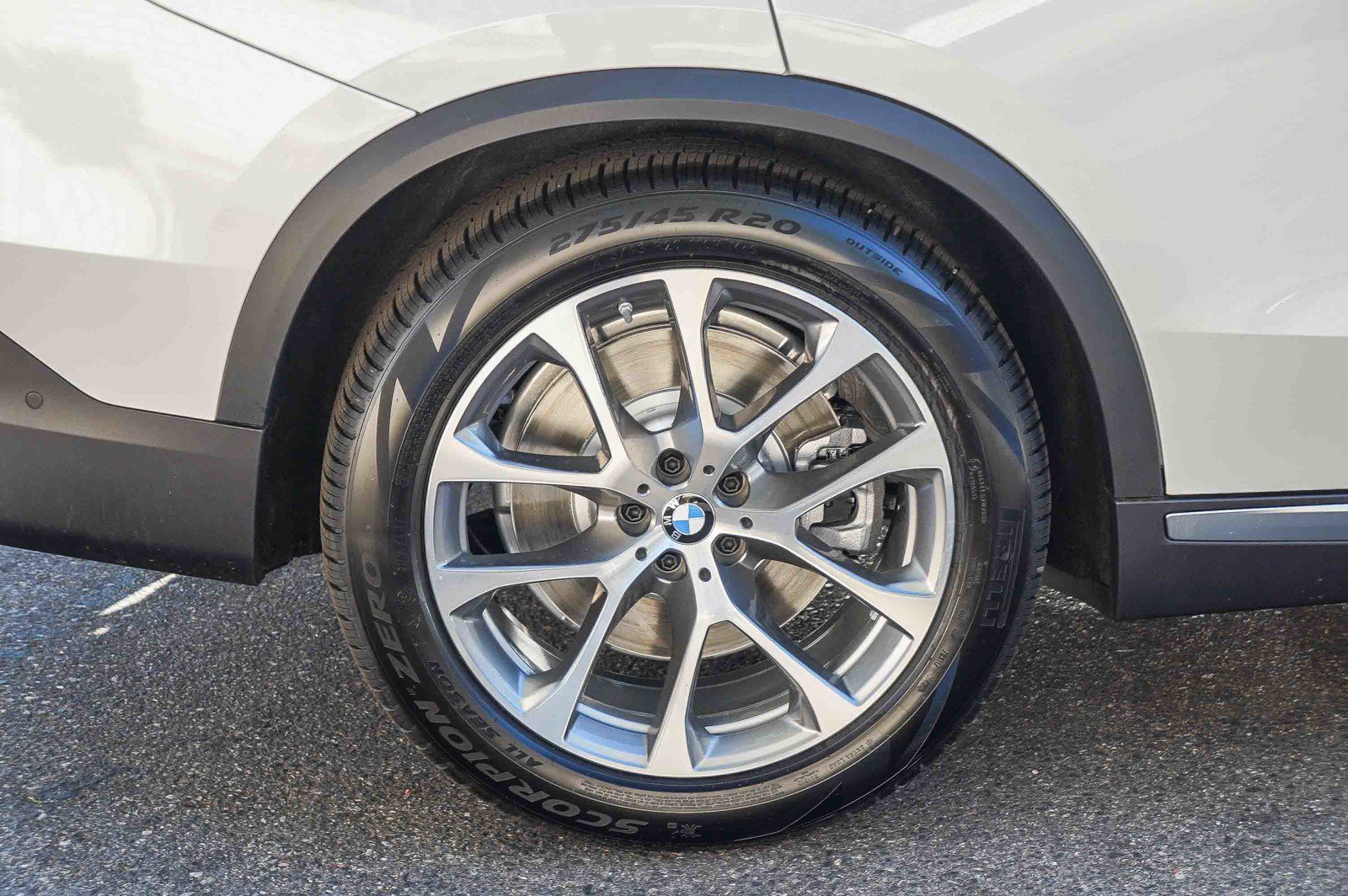 New 2026 Mineral White Metallic BMW xDrive50e image 11