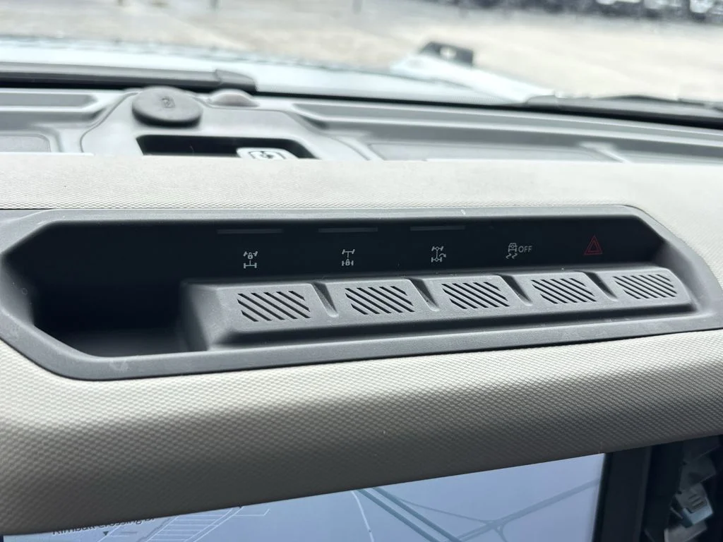 Used 2024 Gray Ford Wildtrak image 24