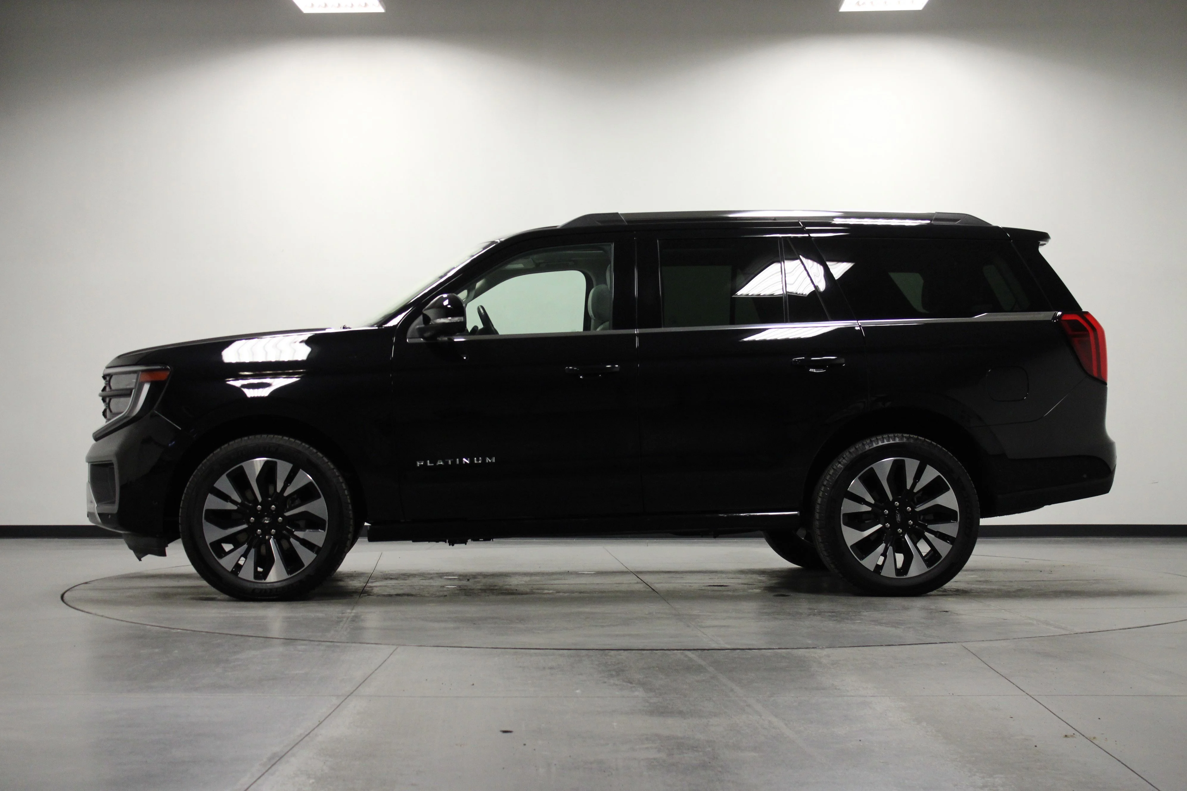 Used 2025 Black Metallic Ford Platinum image 7