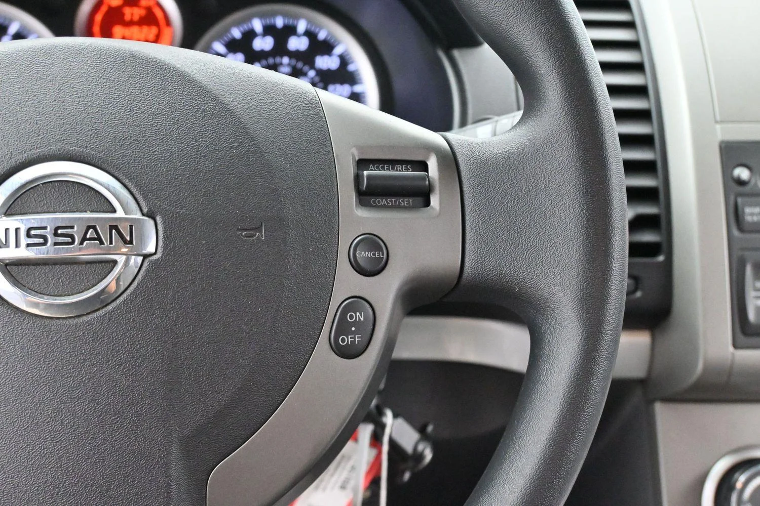 Used 2010 Brilliant Silver Metallic Nissan 2.0 SR image 15