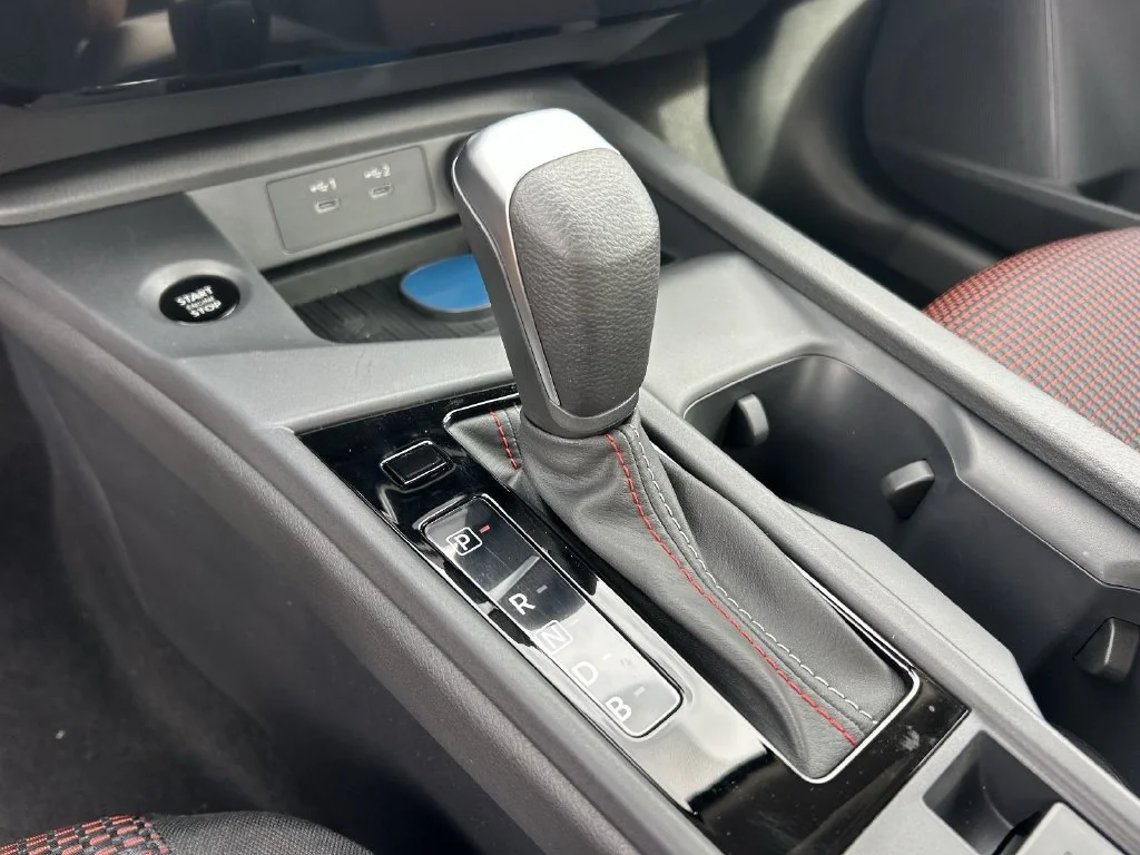 New 2027 Atlantic Gray Metallic / Super Black Two-tone Nissan SR image 18