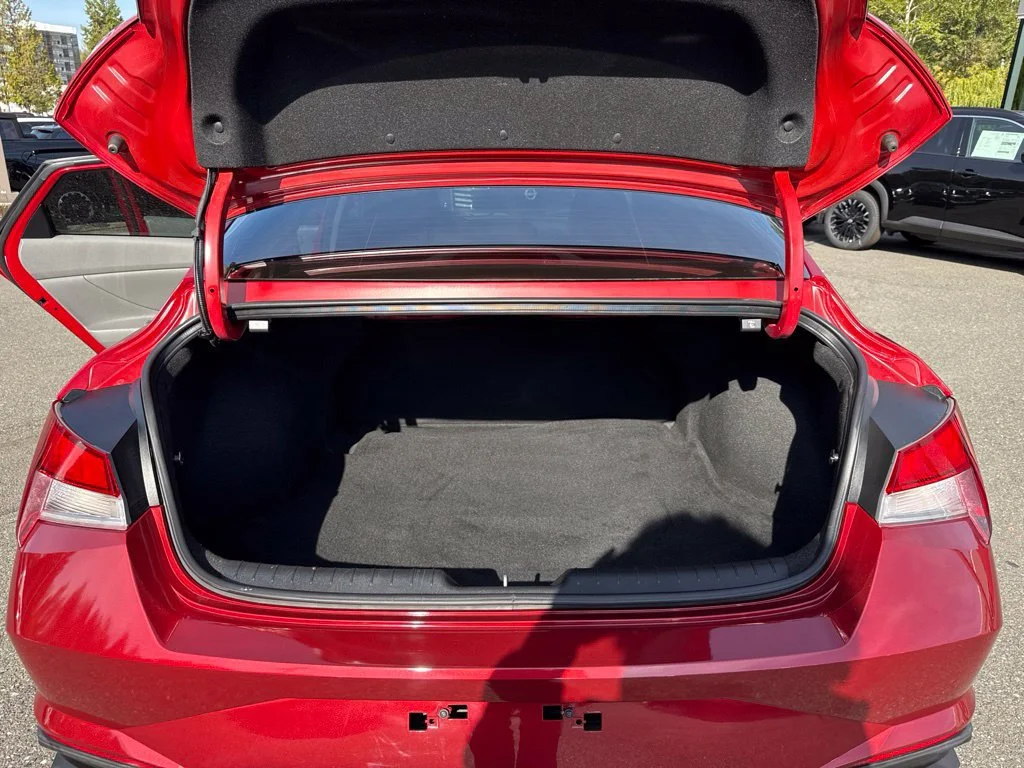 Used 2022 Scarlet Red Pearl Hyundai SE image 13
