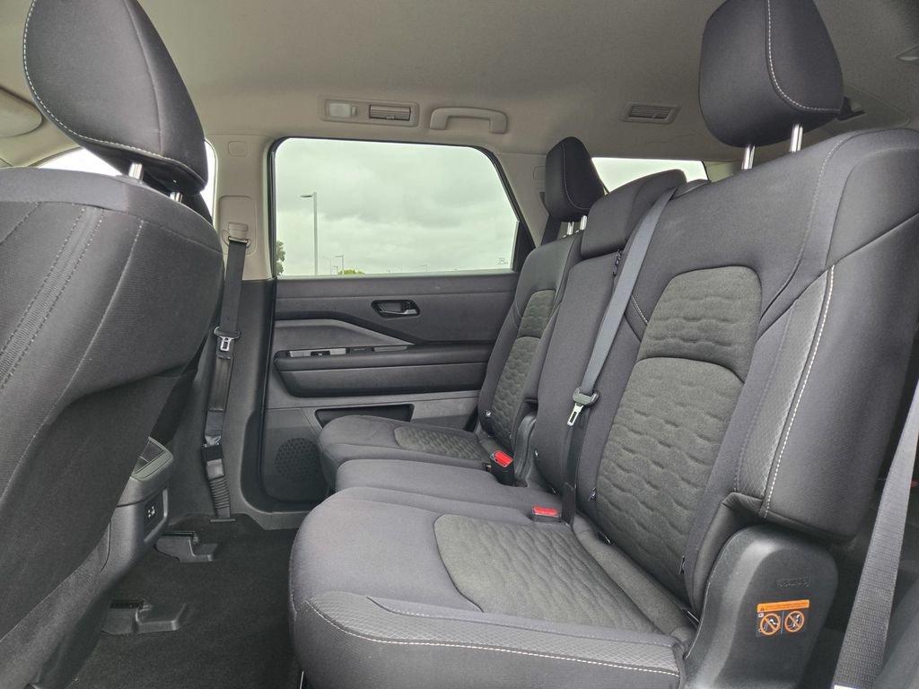 Used 2025 Glacier White Nissan S image 10