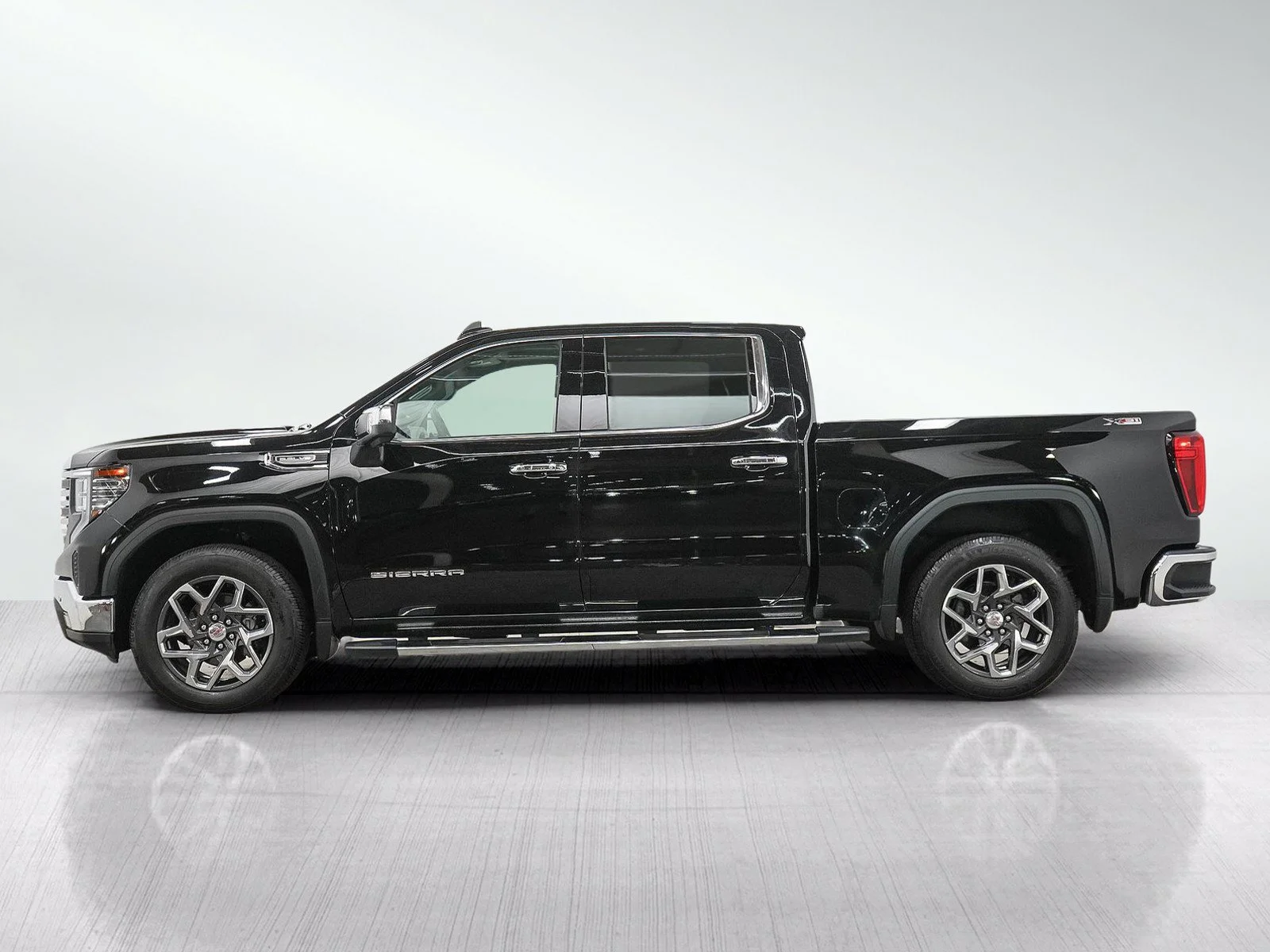 Used 2023 GMC Sierra 1500 SLT with VIN 3GTUUDED8PG341029 for sale in Bloomington, Minnesota