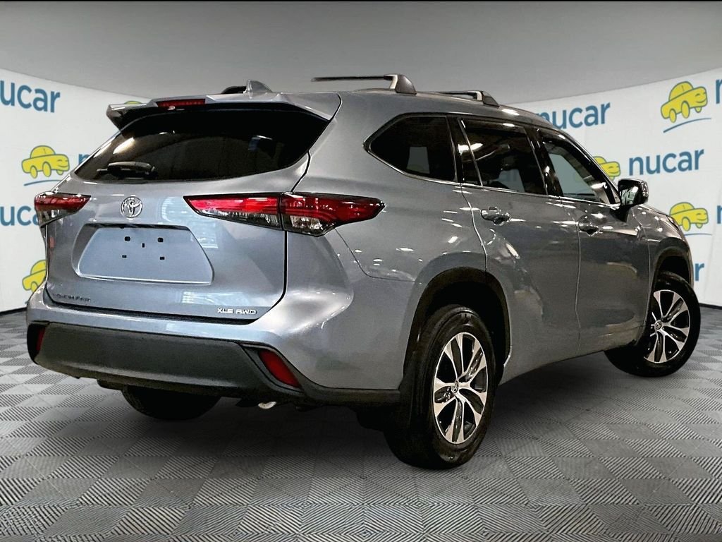 Used 2020  Toyota XLE image 6