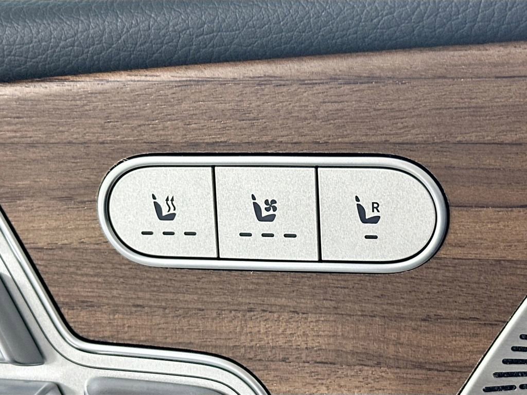 New 2026 MANUFAKTUR Moonlight White Metallic Mercedes-Benz GLE 350 image 55