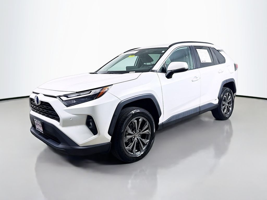 Used 2024 Wind Chill Pearl Toyota Hybrid XLE Premium image 3