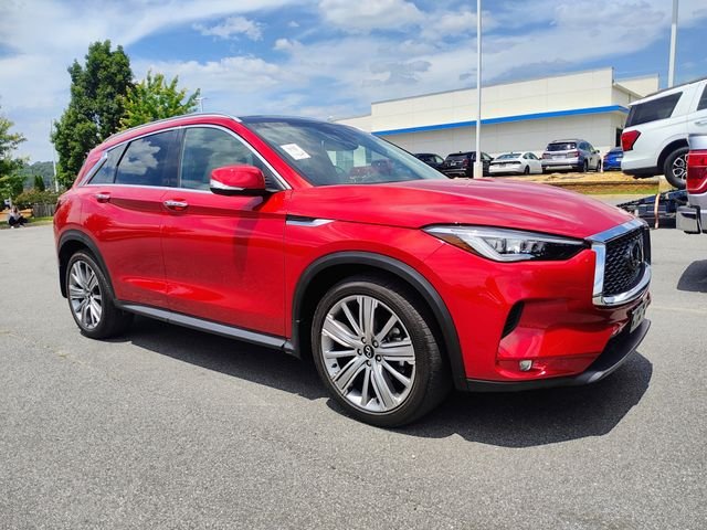 Used 2022 Red INFINITI Sensory image 2