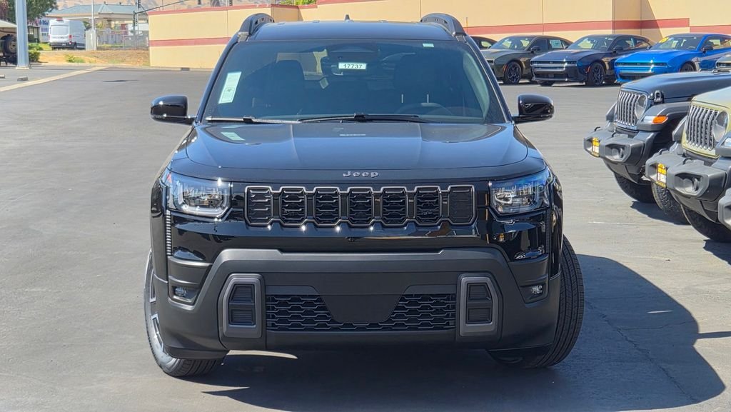 New 2026 Diamond Black Crystal Pearlcoat Jeep Limited image 2