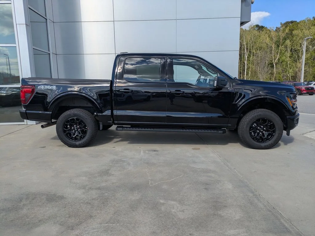 New 2026 Agate Black Metallic Ford XLT image 3