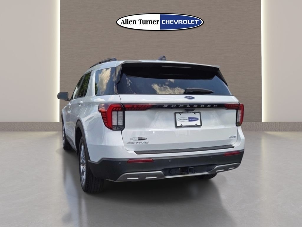 Used 2025 White Ford Active image 9