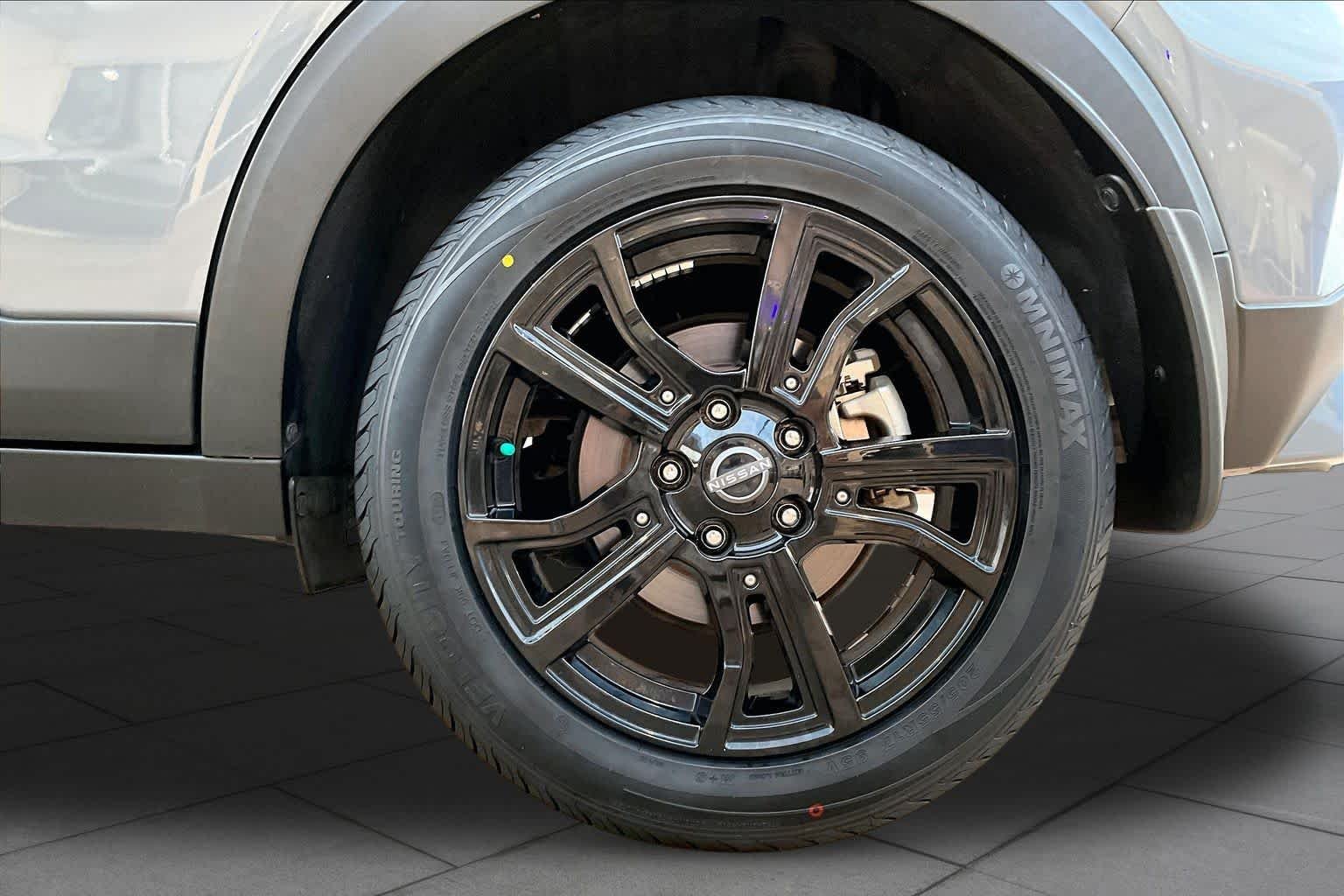 Used 2022 Boulder Gray Pearl Nissan SR image 11