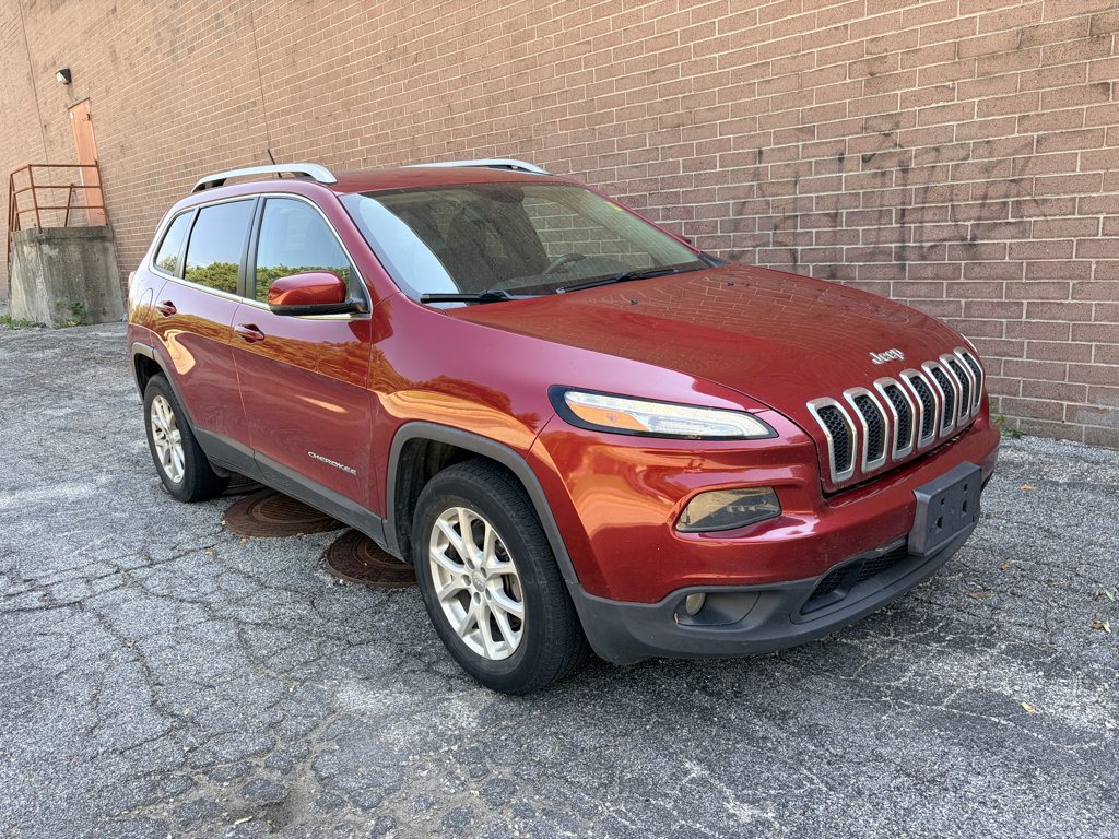 Used 2017 Deep Cherry Red Crystal Pearlcoat Jeep Latitude image 7