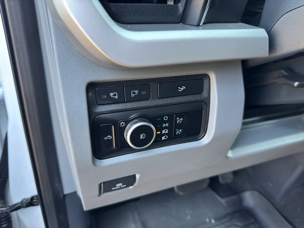 Used 2023 Oxford White Ford XLT image 24
