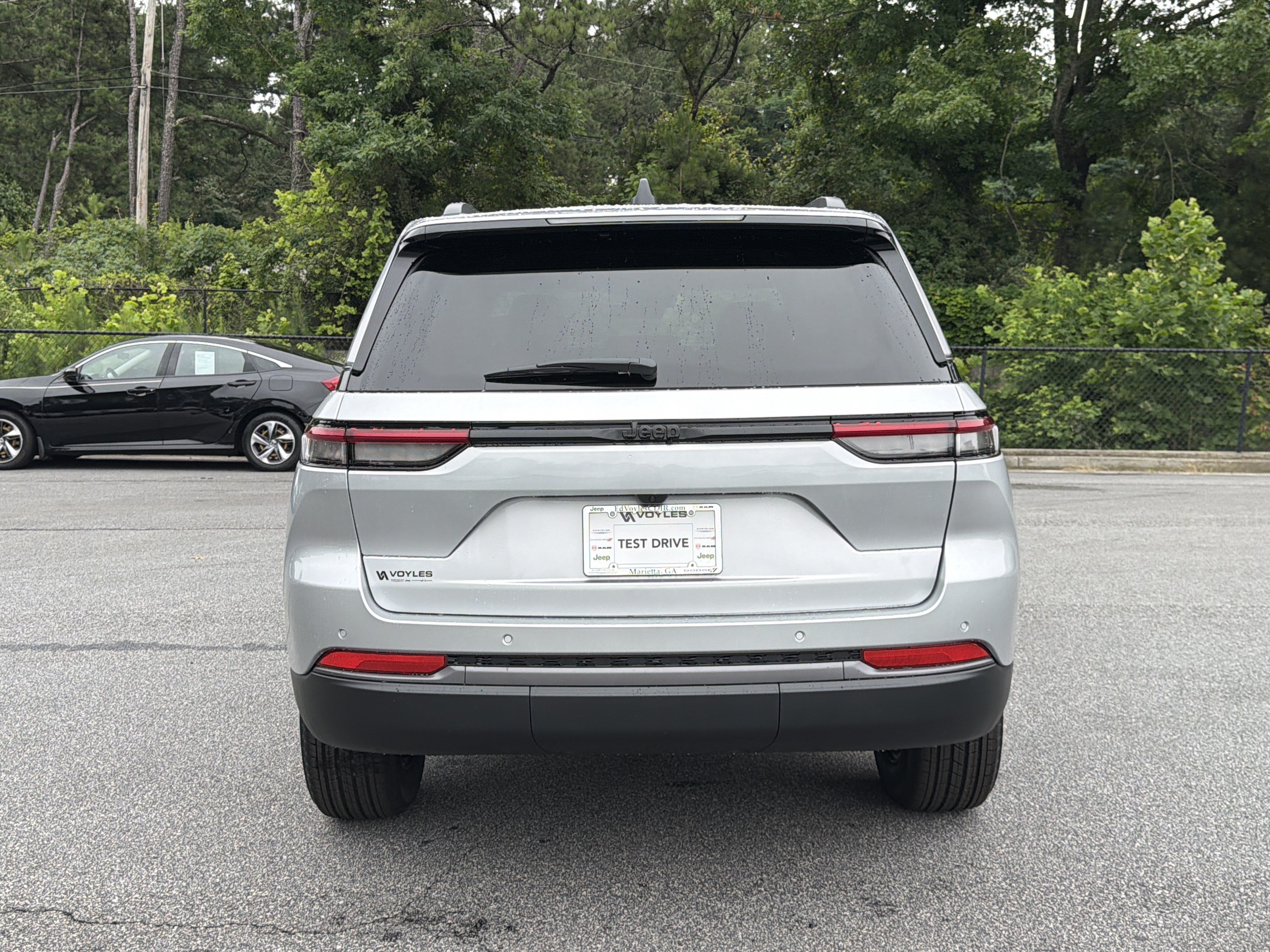 New 2026 Silver Zynith Exterior Paint Jeep Altitude image 7