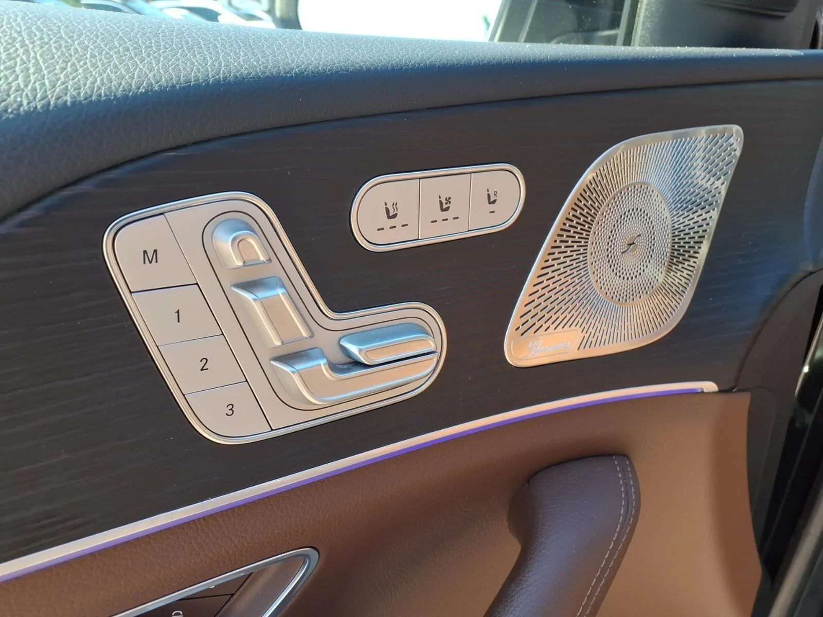 Used 2025 Obsidian Black Metallic Mercedes-Benz GLS 580 image 22
