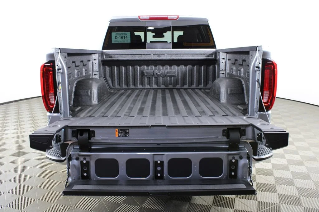 2026 GMC Sierra 1500 SLT - Photo 7