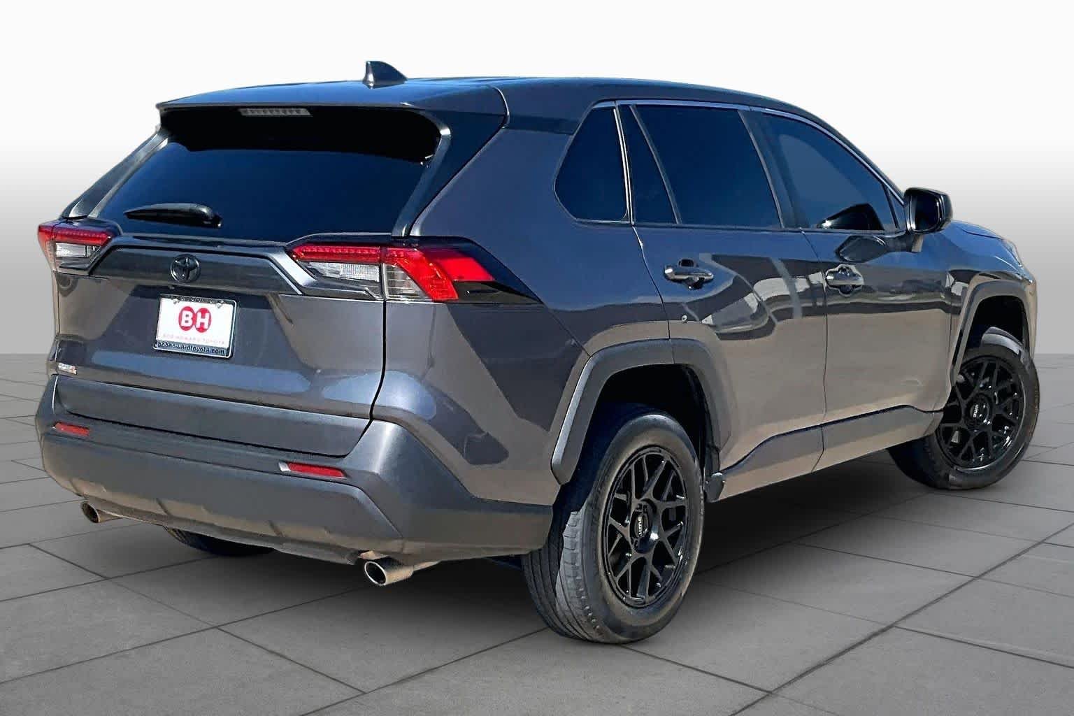 Used 2022 Magnetic Gray Metallic Toyota LE image 11