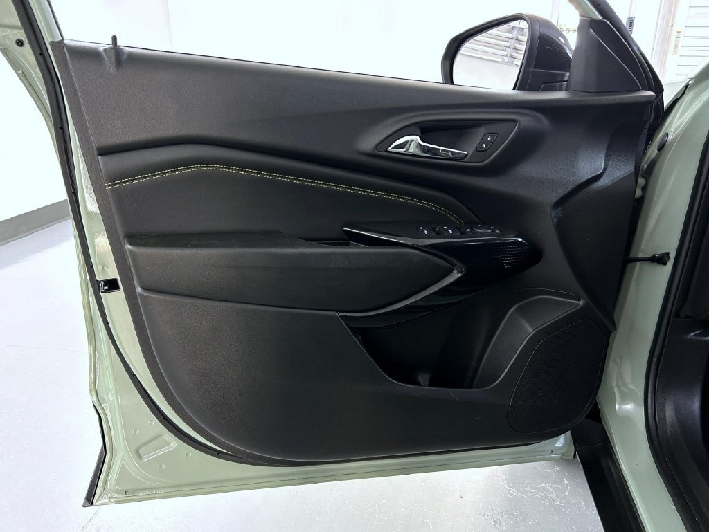 Used 2025 Cacti Green Chevrolet ACTIV image 9