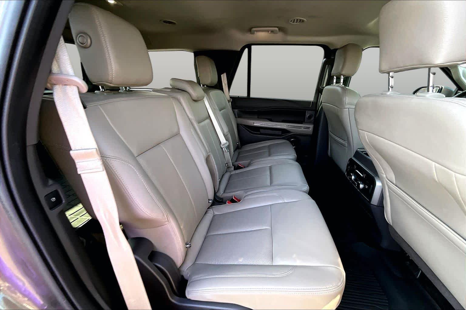 Used 2019 Stone Gray Ford XLT image 22