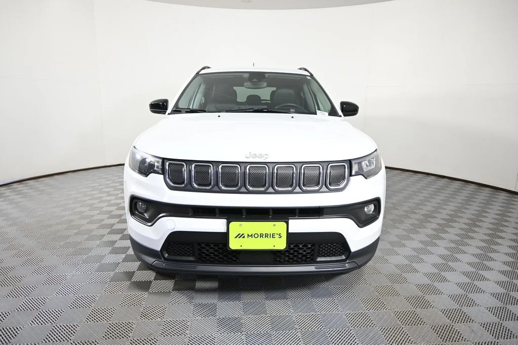 Used 2022 White Jeep Latitude image 10