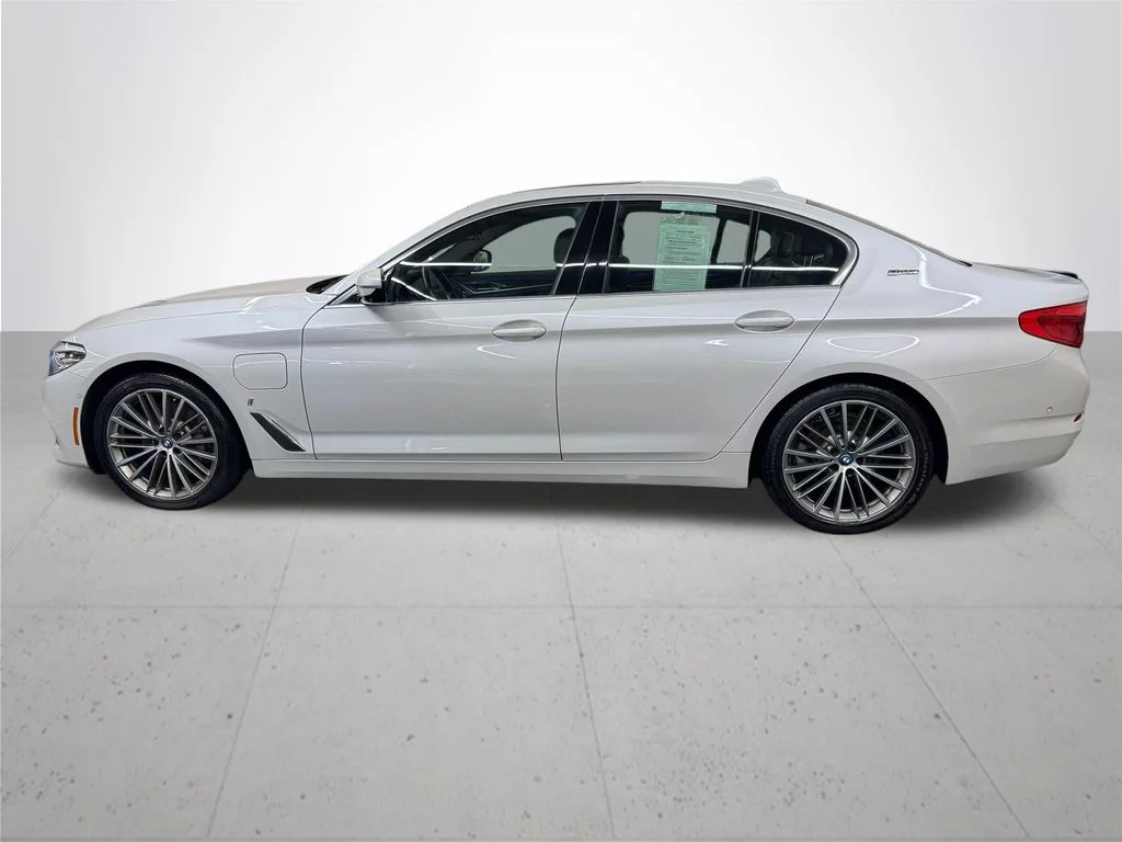 Used 2019 White BMW 530e iPerformance image 3