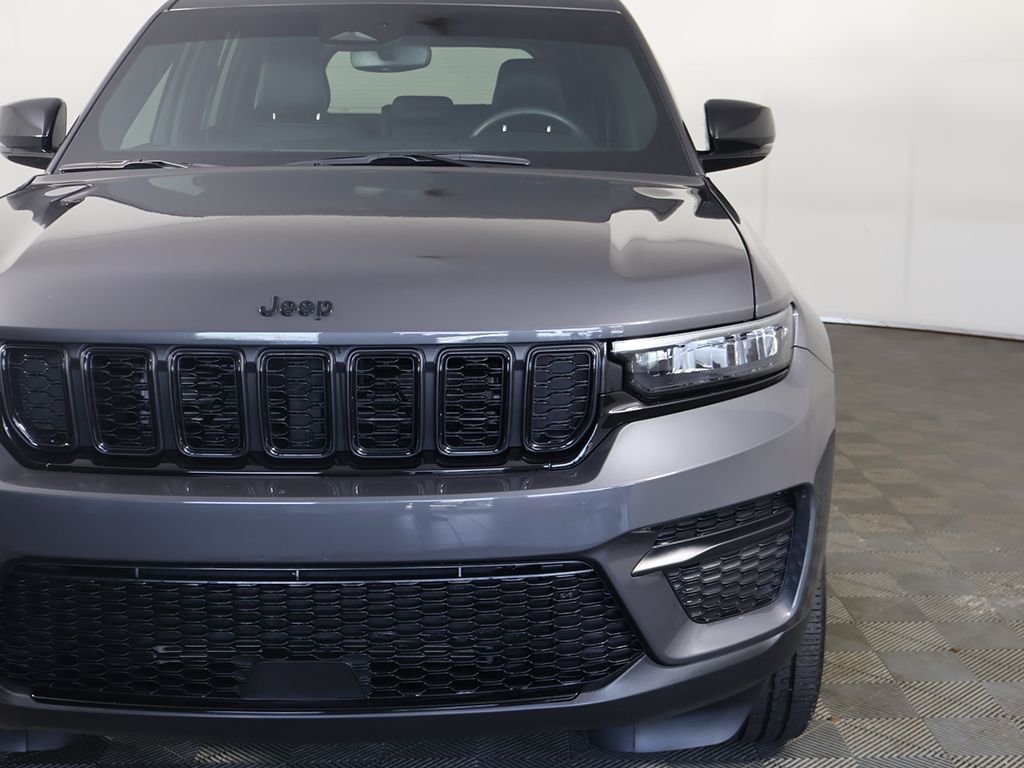 Used 2024 Gray Jeep Altitude X image 13