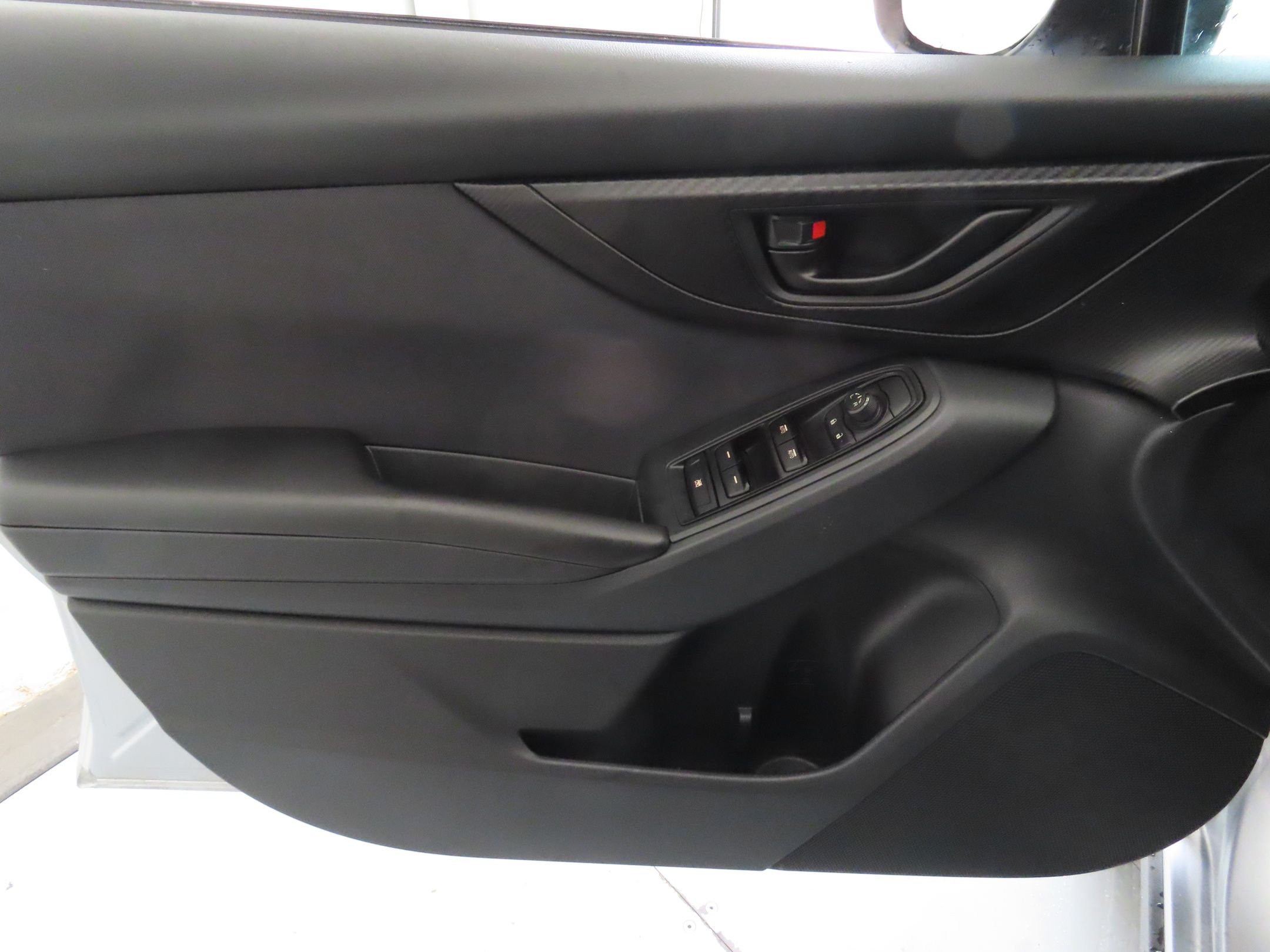 Used 2018 Silver Subaru 2.0i Premium image 9