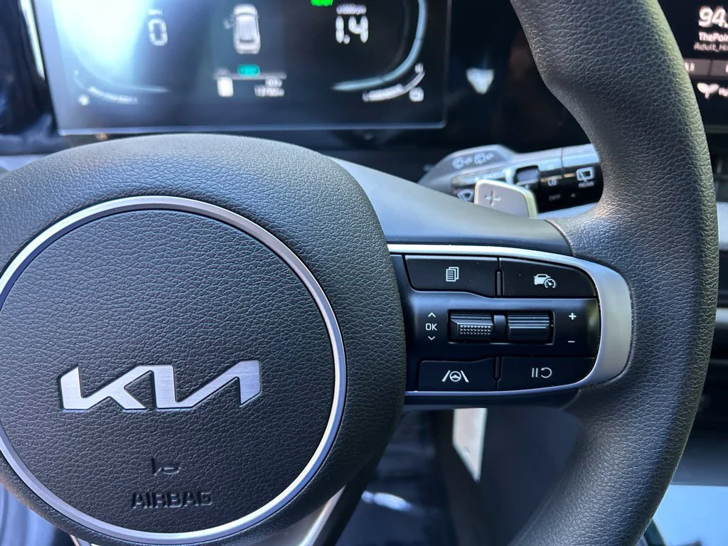 Used 2025 Black Kia LX image 21