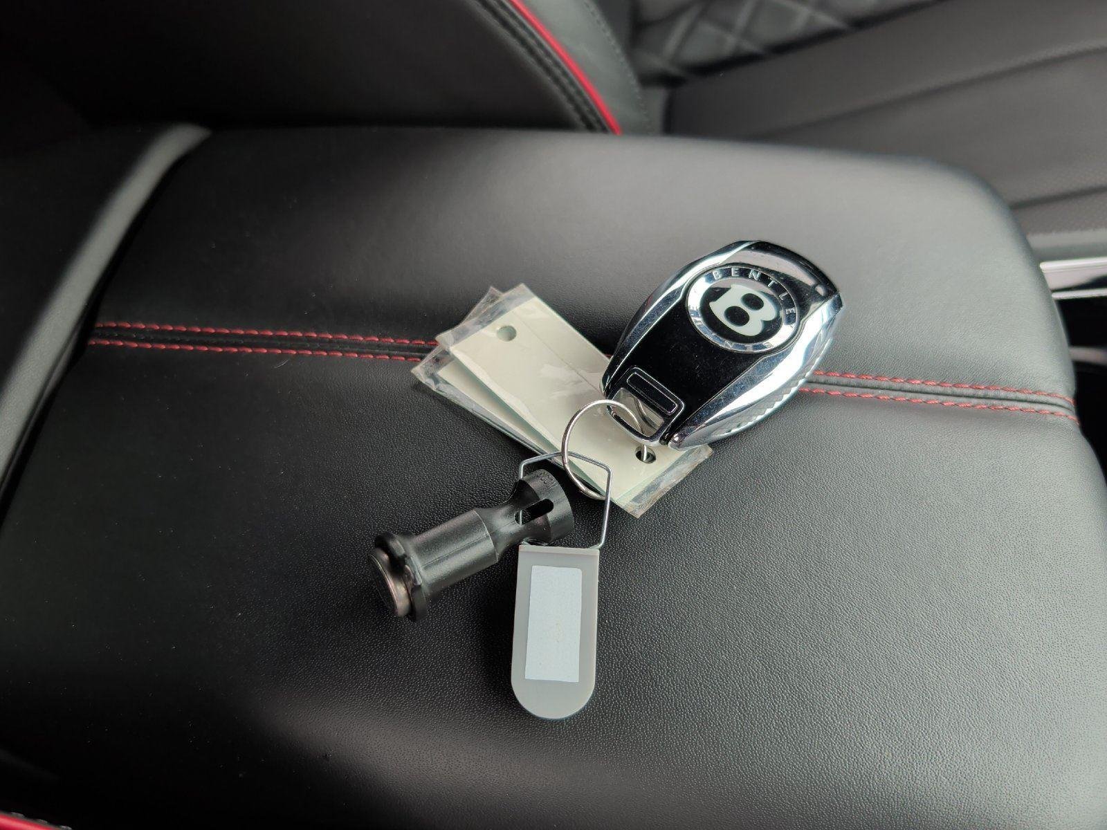 Used 2021 Ghost White Pearlescent by Mulliner Bentley GT V8 image 44
