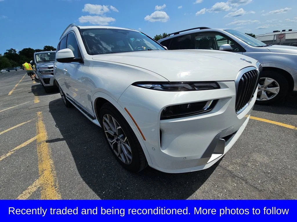Used 2025 White BMW xDrive40i image 1