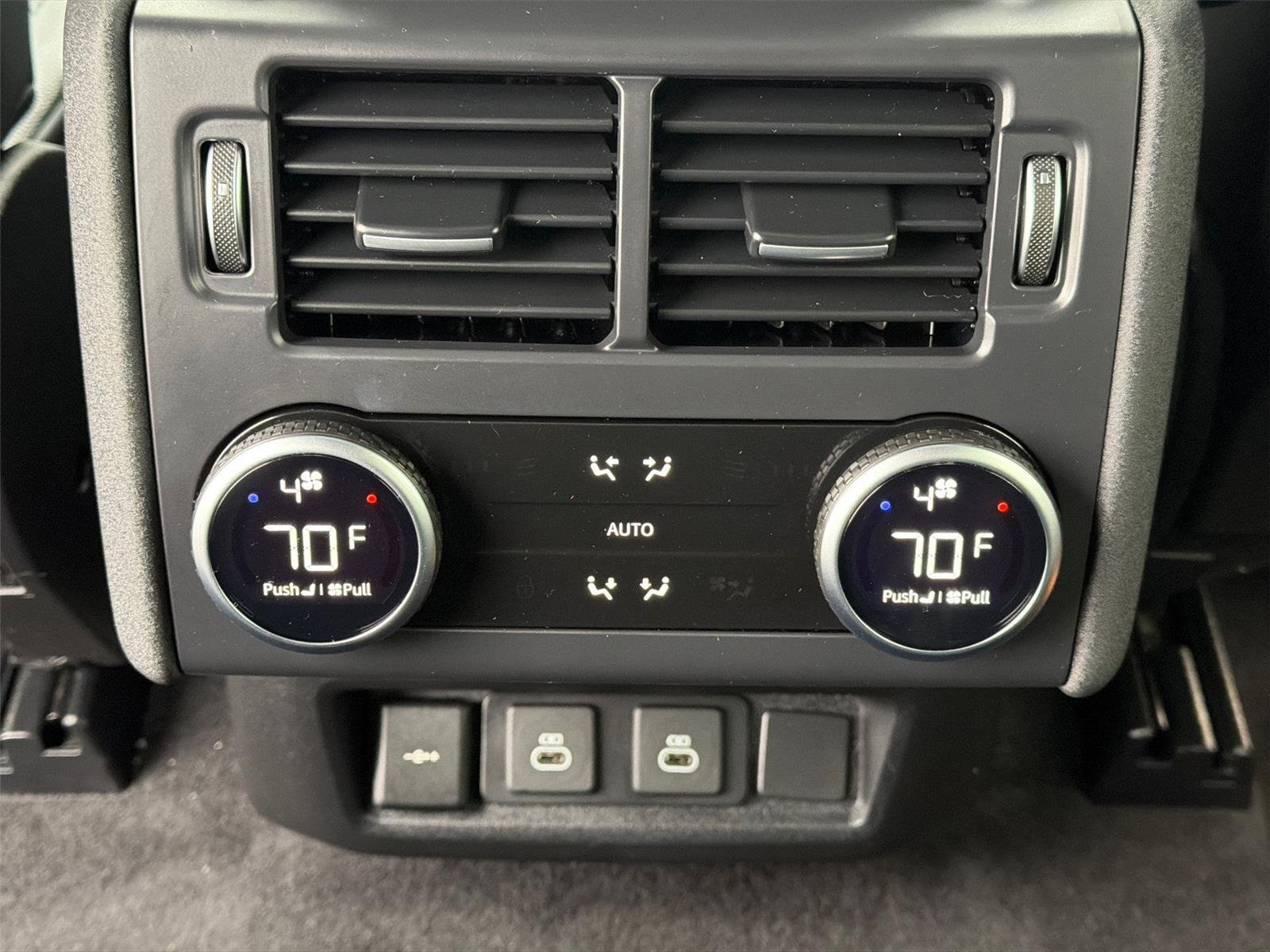 Used 2024 Fuji White Land Rover Dynamic SE image 24