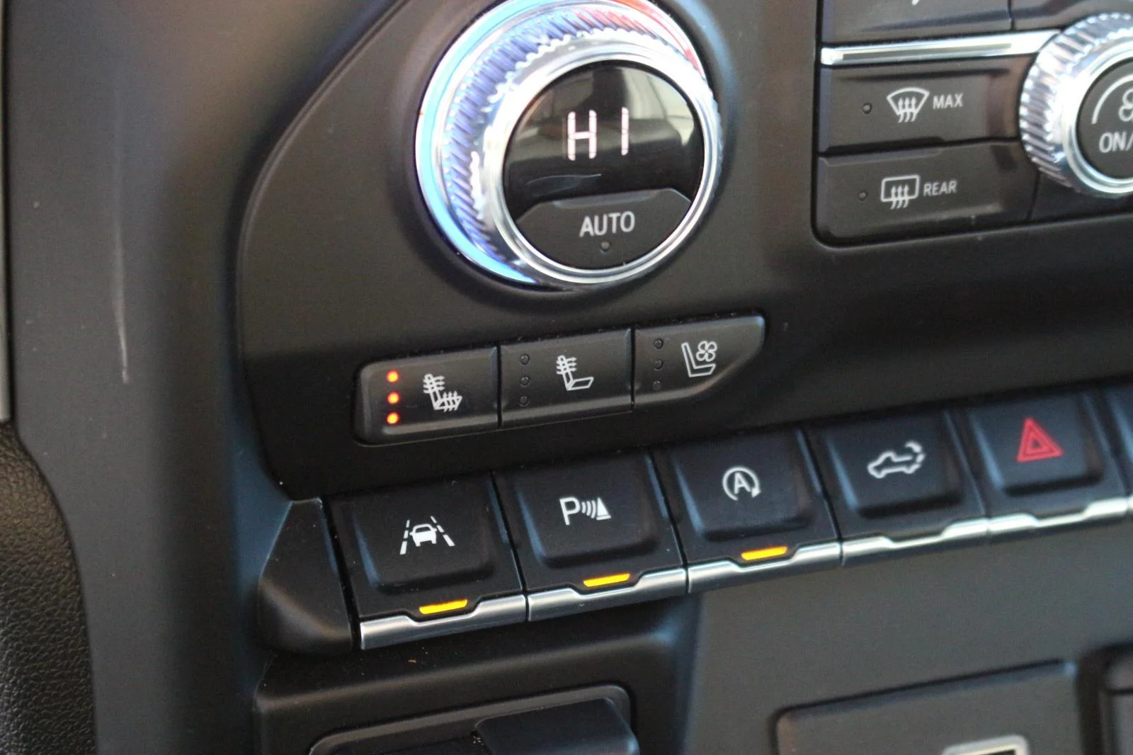 Used 2021 WHITE FROST TRICOAT GMC Denali image 26