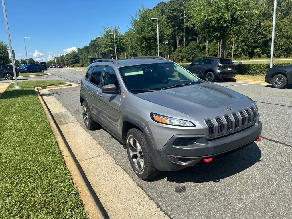 Used 2017 Billet Silver Metallic Jeep Trailhawk image 2