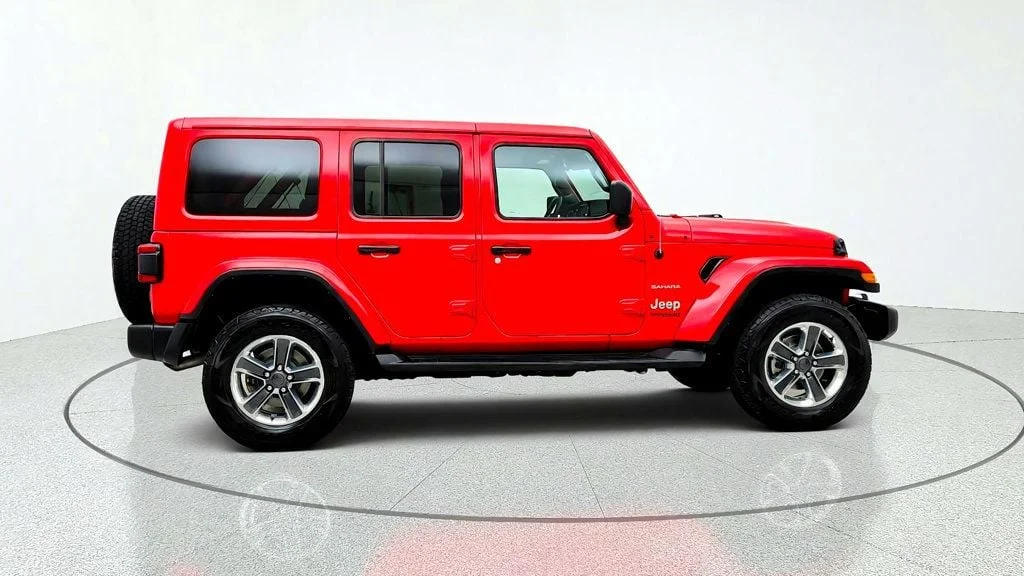Used 2022 Firecracker Red Clearcoat Jeep Unlimited Sahara 4x4 w/ Hard Top, Selec-Trac & LED Lighting image 4
