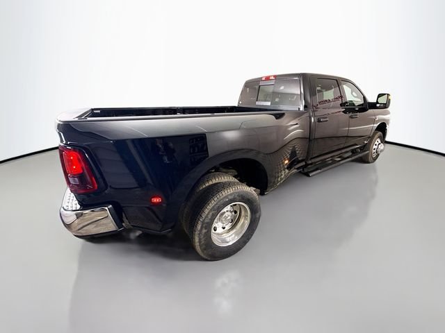New 2026 Diamond Black Crystal Pearl-Coat Exterior Paint RAM Tradesman image 7