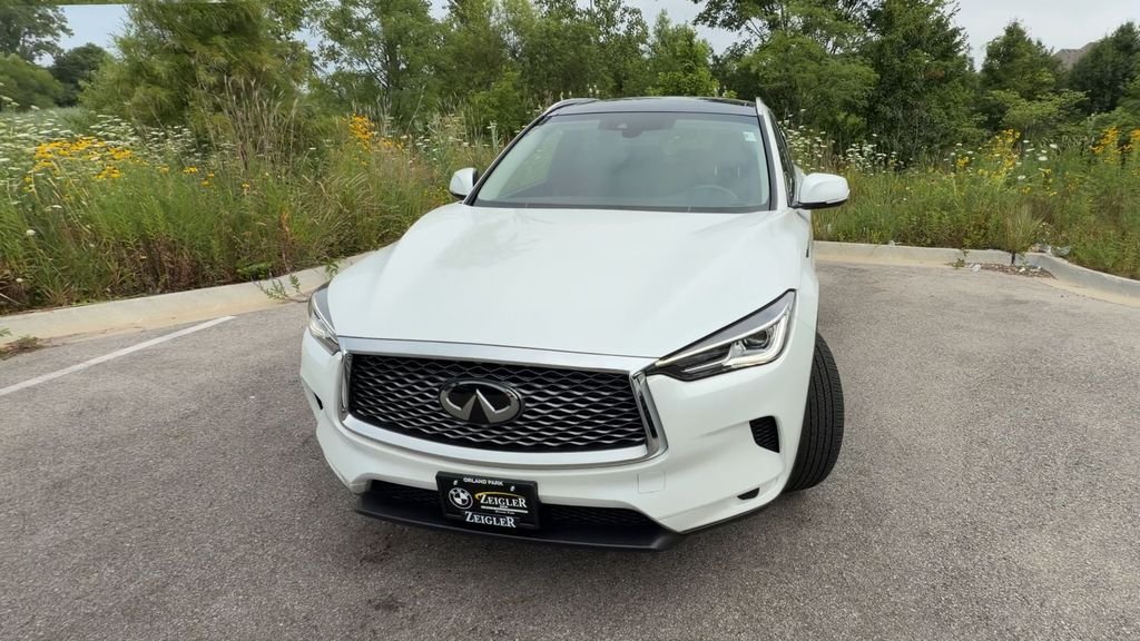 Certified Used 2023 Radiant White INFINITI LUXE image 3