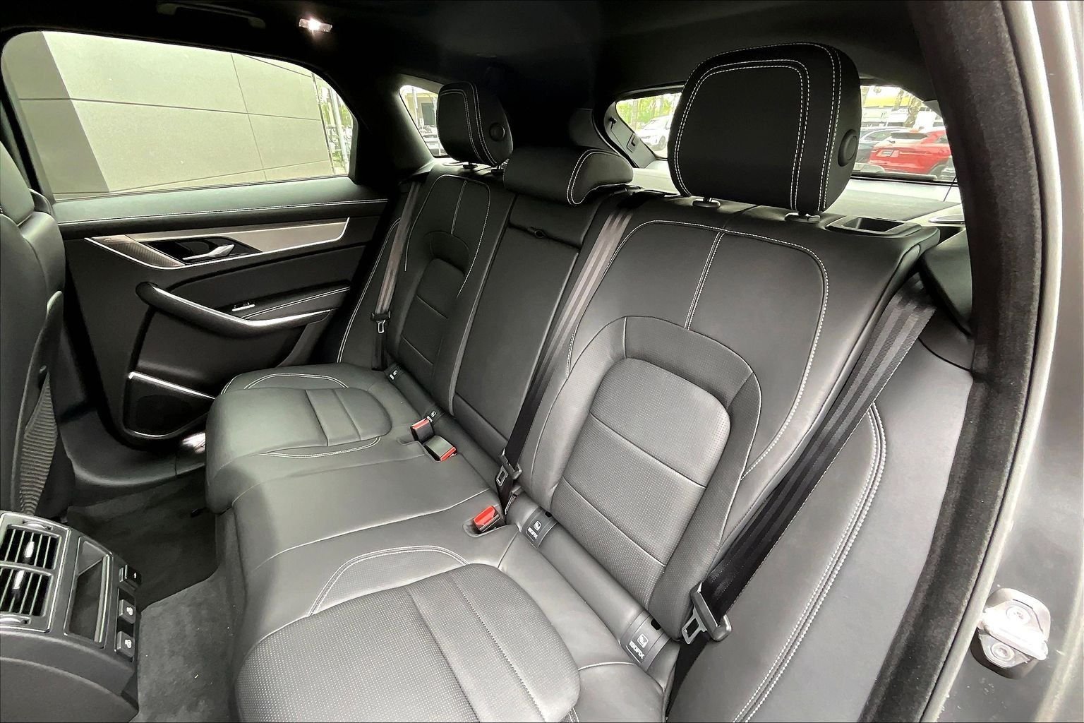 New 2026 Eiger Grey Jaguar P250 R-Dynamic S image 10
